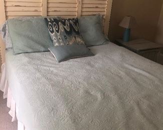 queen-size bed 