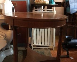 Scales, round table with shelf, Roseville