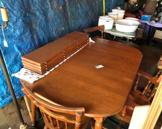 Table with 4 leaves and chairs
