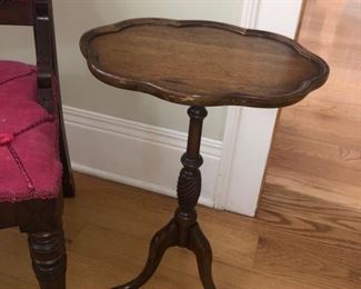 Small pie crust side table