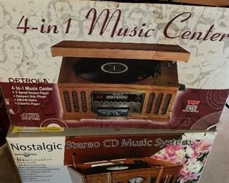 4-in-1 CD player/turn table/radio/tape player