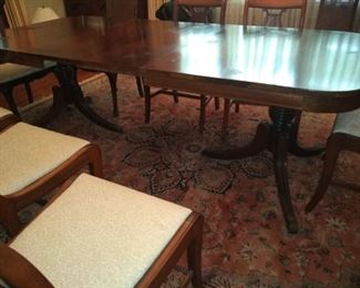Dining table 600.00