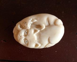 carved cat small Japanese snuff box
