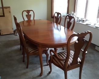 Queen Ann style Dining Table and Chairs. The table is pictured with one 20" leaf in place