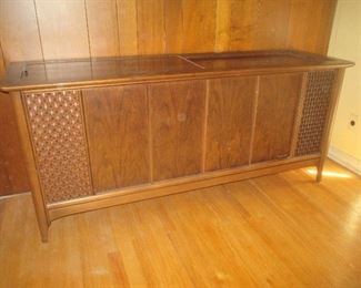 MCM Console Stereo