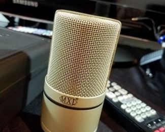 MXL 990 microphone