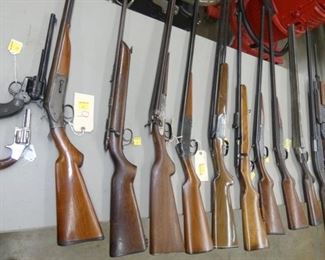 GROUP PHOTO OF LONG GUNS 
