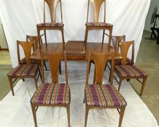 MID-CENTURY TABLE & 6 CHAIRS 