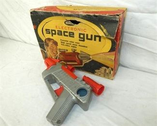 VIEW 2 SPACE GUN IN ORG. BOX 