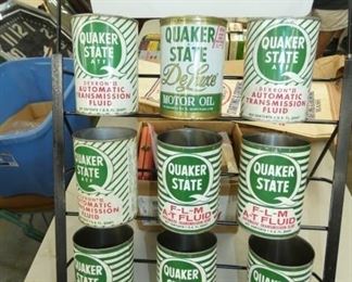 GULF OIL RACK W/QUAKER STATE CANS 