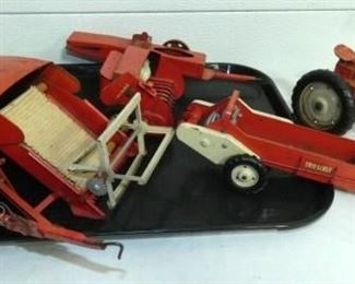 TRU-SCALE TRACTOR W/3 IMPLEMENTS 