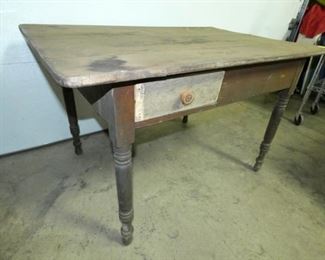 VIEW 2 OLD SALEM TABLE W/4 DRAWERS 