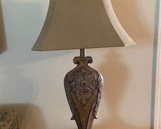Table lamp w/wood base