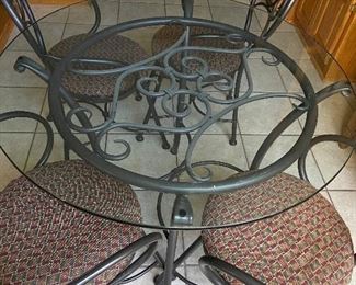 Picture 3 of dinette table/chairs