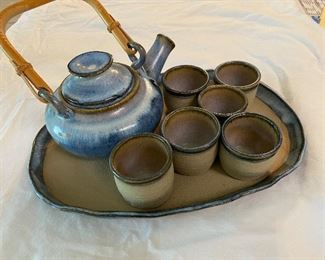 Pottery tea pot/cups and tray