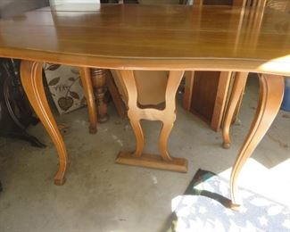  Drop Leaf Maple Dining Table with 3 Leafs