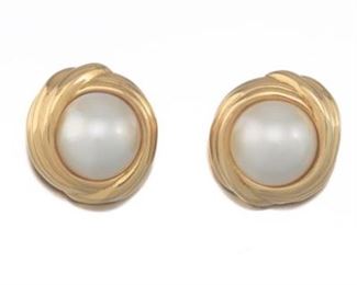Ladies Gucci Vintage Pair of Gold and Mabe Pearl of ear Clips 