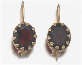 Ladies Retro Pair of Gold and Garnet Earrings 