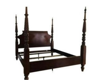Traditional Mahogany 4 Post Bed Already disassembled.
DIMENSIONS
80 x 87 in