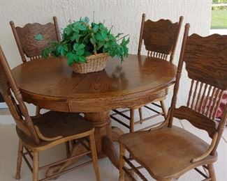 Farmhouse Chic-Table with 4 Chairs