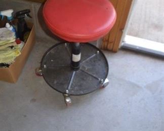 ADJUSTABLE SHOP STOOL (2 AVAILABLE 1 NEW IN BOX)