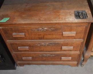 ANTIQUE 3 DRAWER CHEST