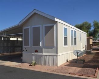 FLEETWOOD 2007 11 BY 35 IN START VALLEY RESORT IN APACHE JUNCTION!  Move in ready, fully furnished..