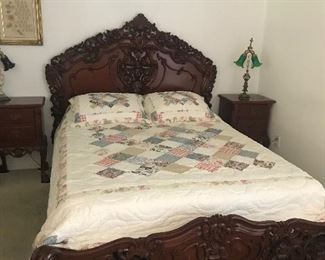 Beautiful Carved Queen Head & Footboard includes mattress no exceptions 