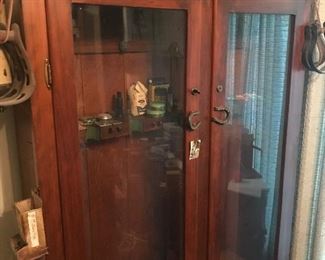 Vintage glass gun case with drawers on bottom 