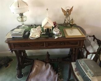 Antique desk with drawers open on opposite sides with key 