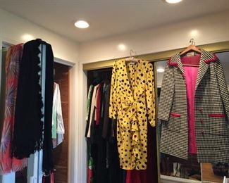 Gorgeous selection of women's dresses, coats, scarves and more. Size S-M, 8-10.