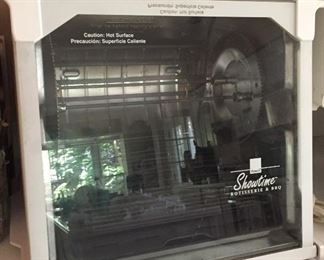 Showtime Rotisserie & BBQ.