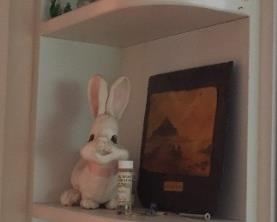 Assorted knick knacks.