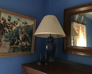 Artwork, mirrors and lamps.