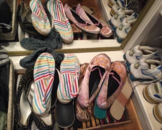 Tons of women's shoes - size 8 - 8 1/2