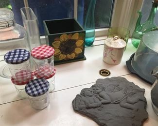 Decorative accessories.