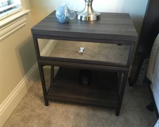 Item:  End table with single mirrored drawer and 2nd shelf 
Condition:   Excellent
Measurements: 21w x 16d x 23h

Price: $125
