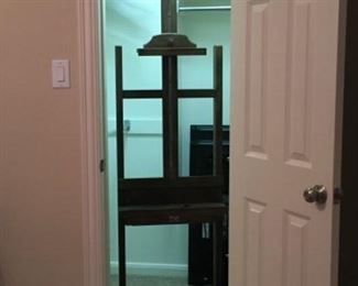 Item:   Restoration Hardware Easel (Crank Needs Repair)
Condition:   Need Repair
Measurements: 24w x 23d x 91h
Description:  

Price:  $700
