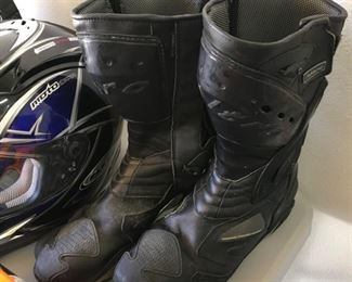 Item:  Nitro motorcycle boots leather size 11
Condition:  Used
Measurements:  Size 11
Price:  $60
