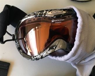 Item: Alpina Quattroflexx Imperior Ski Glasses
Condition:  Used
Price:  $40
