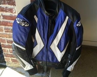 Item:  Joe Rocket Blaster Leather Motorcycle Jacket Men’s Size 46
Condition:  Used
Measurements: Size 46 Mens
Price:  $150
