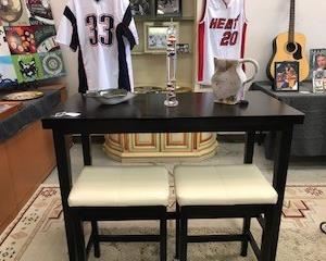 High Top Bar with 2 Stools