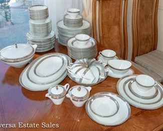 Bavarian Bareuther Waldsassen Dinnerware Set