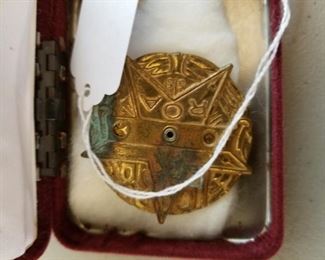 Little Orphan Annie pin