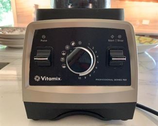 Vitamix. Missing top plastic insert. $95