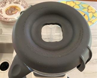 Vitamix. Missing top plastic cap. $95