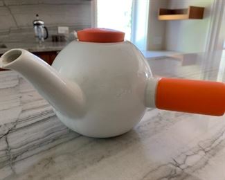 QDO Teapot. 8 1/2" from handle. $20