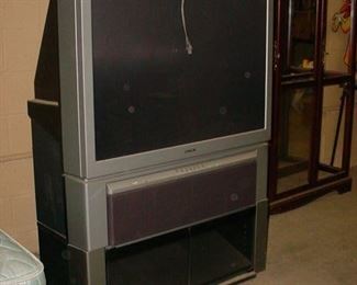 LARGE SCREEN TV