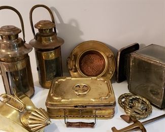 Antique brass oddments including a brass French Stoker foot warmer