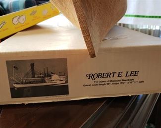 Robert E. Lee boat model